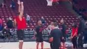 你敢相信这个人在NBA赚了1亿美元了么。。。。。