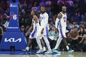 迪恩&middot;韦德：76人有这么多超级巨星却没人争球权 这在NBA很少见